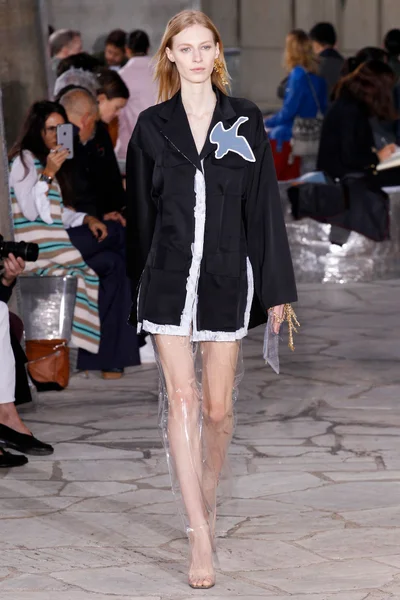 Look 4